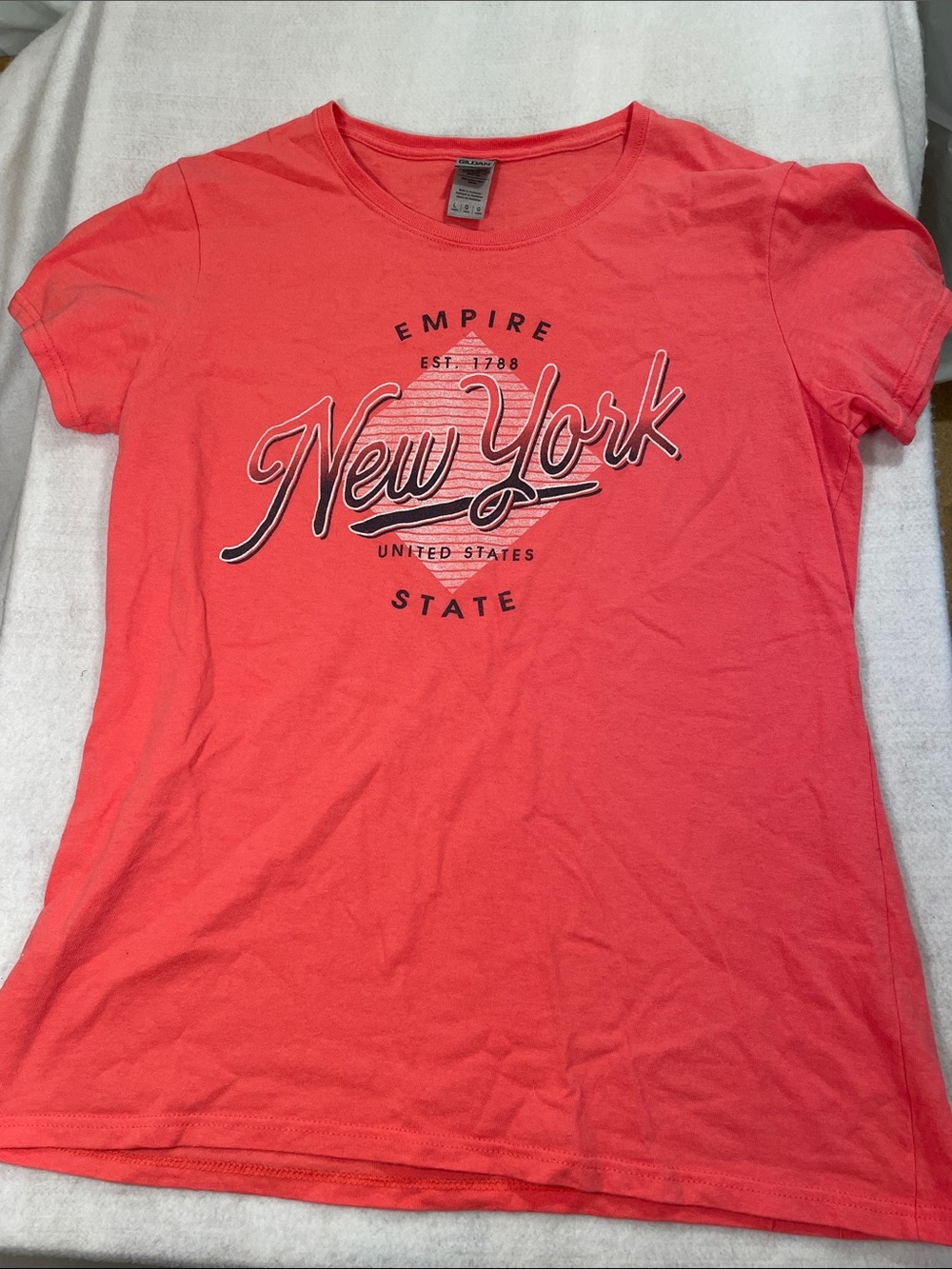 Gildan 100% Cotton Coral New York Graphic Short Sleeve Tee